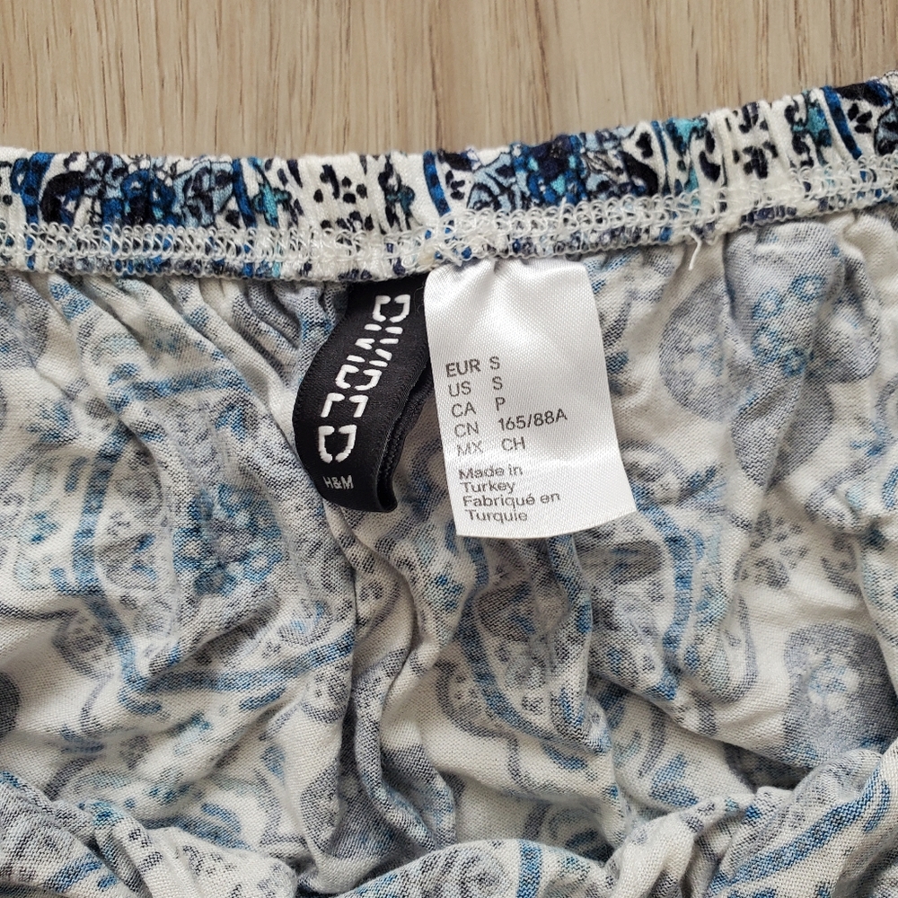 H&M Divided Pattern Cropped Top - image 3